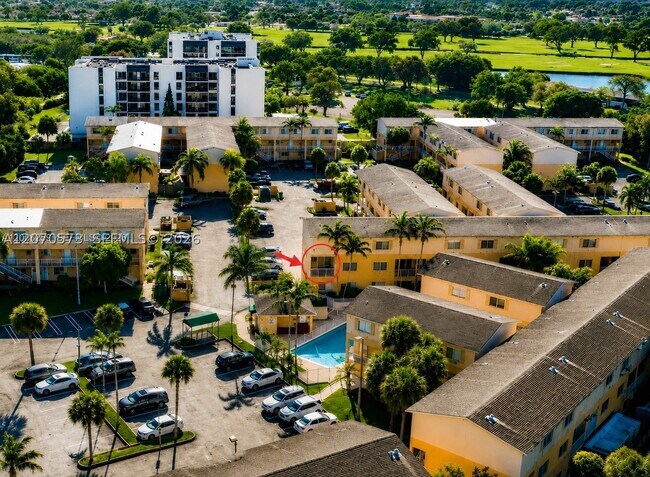 Building Photo - 6235 SW Kendale Lakes Cir Unit 239