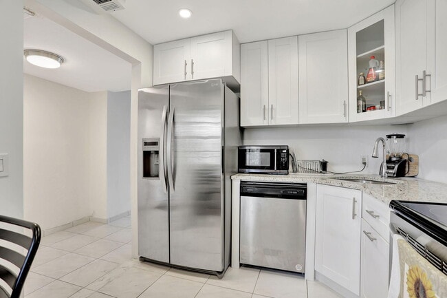 Photo - 2751 N Palm Aire Dr Unit 304