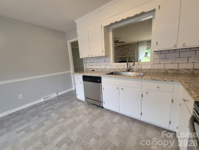 Photo - 2021 Downey St