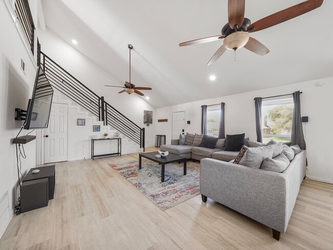 Photo - 8007 Beluche Dr