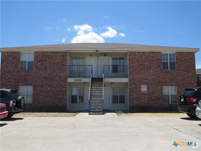 Building Photo - 1602 Dugger Cir Unit B Rental