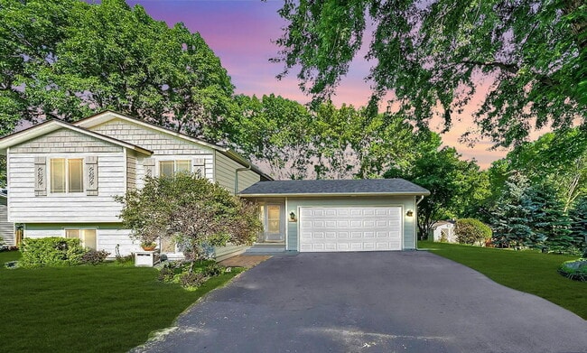 Building Photo - 6960 Fernbrook Ln N