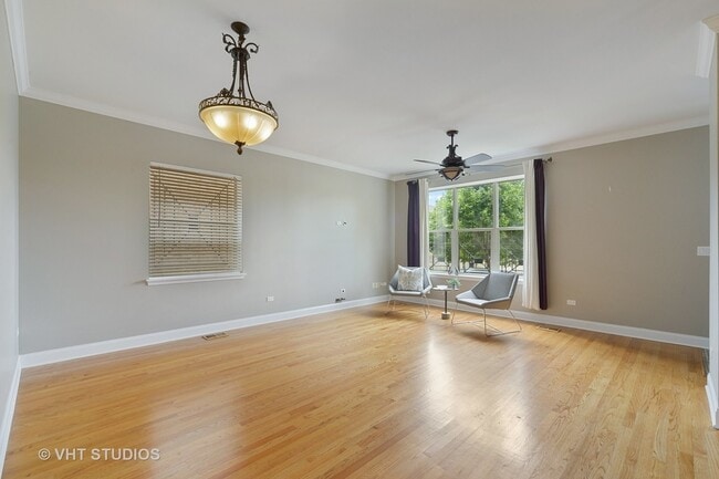 Photo - 2042 W Warren Blvd