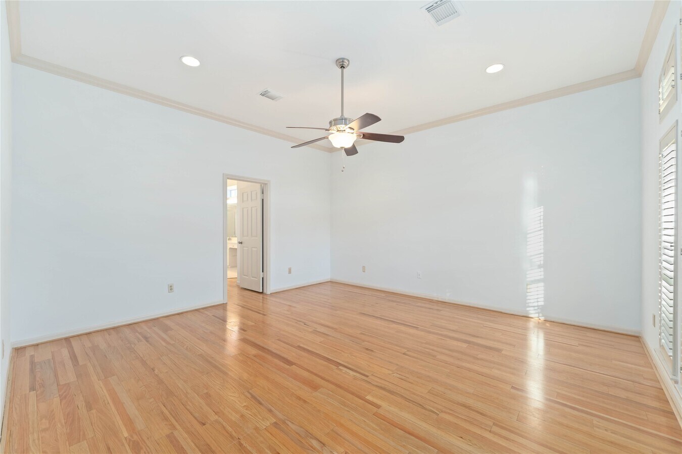 Photo - 86 Heathrow Ln