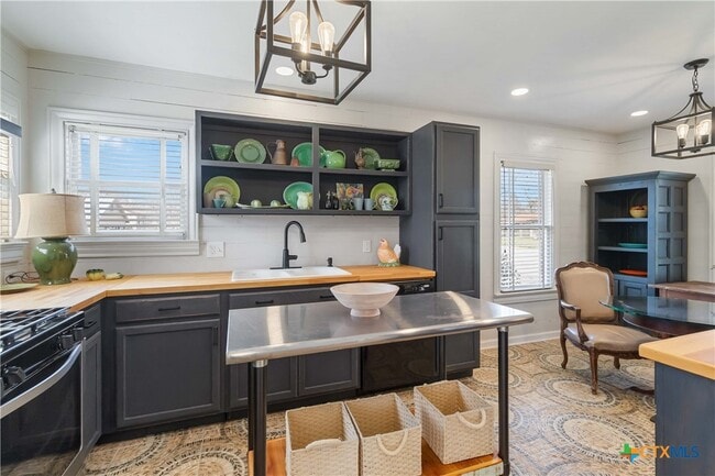 Photo - 803 Bismark St