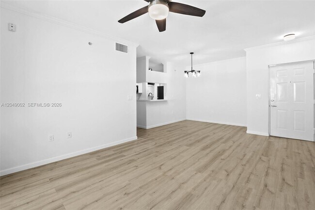 Photo - 17145 N Bay Rd Unidad 4303