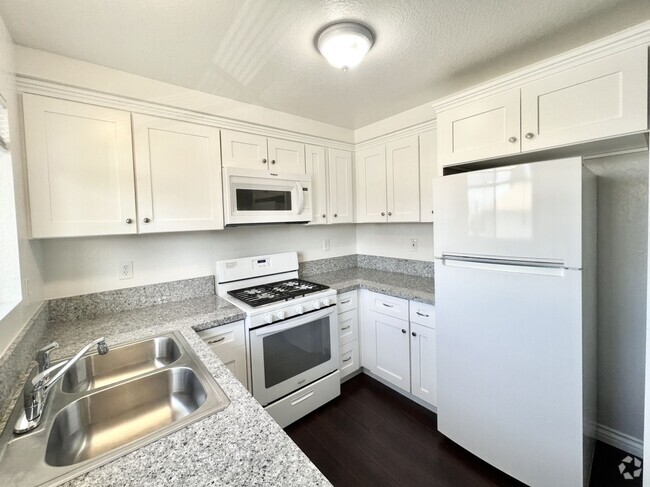 Building Photo - RV T 1133 Unit D Rental