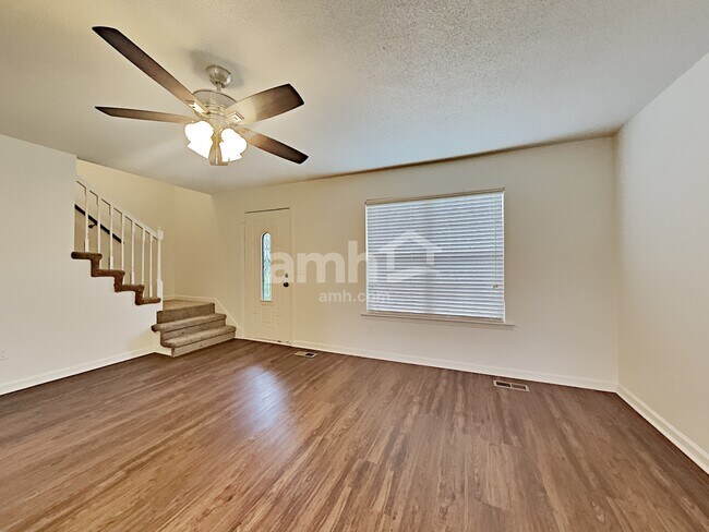 Photo - 914 Lucky Cir