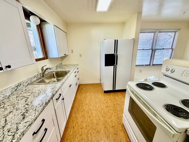 Photo - 1701 E Olympic Ave Unidad 1703