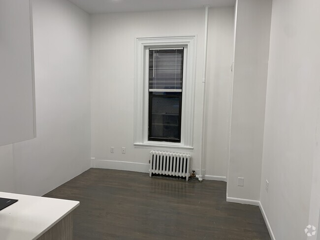 Building Photo - 268 Newbury St Unit 1 Rental