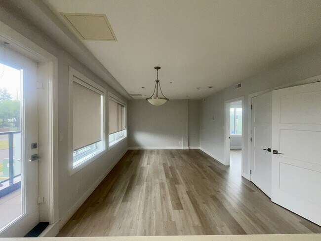 Photo - 2215-2247 47 St NW Unit 206