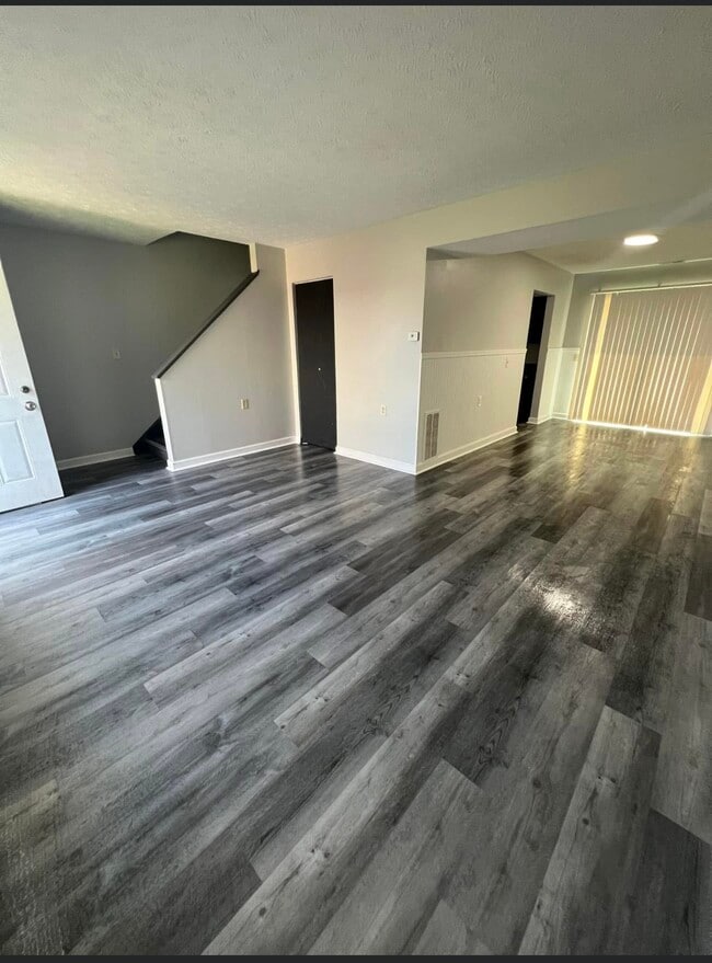 3 Bed Townhouse 1.5 Bath
