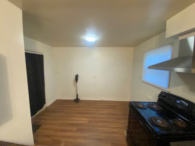 Photo - 709 Broad St