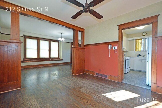 Photo - 212 Spring St N
