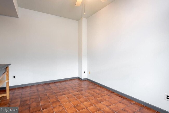 Photo - 1327 Snyder Ave Unidad 1D