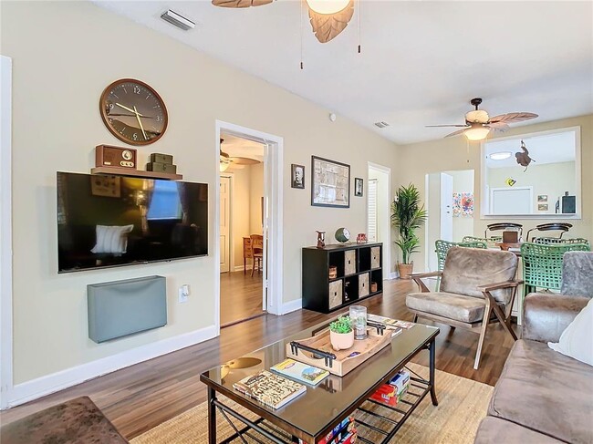 2904 Sanchez St