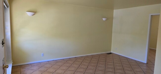 Front Room - 903 E Laird Ave