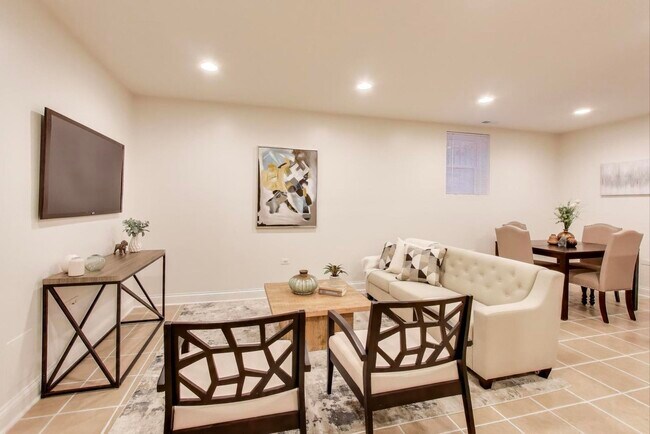 Photo - 6170 N Winchester Ave