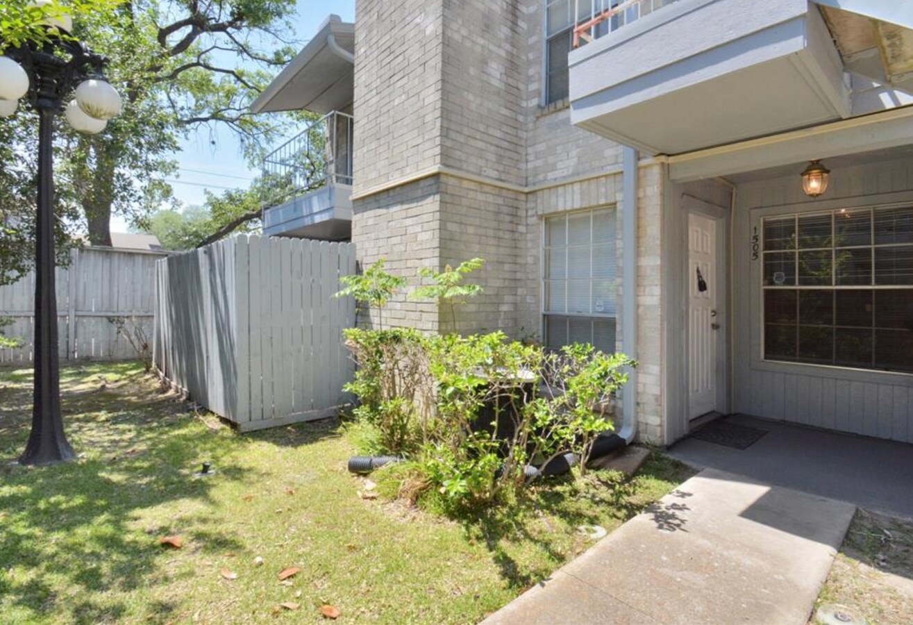 Photo - 7400 Bellerive Dr