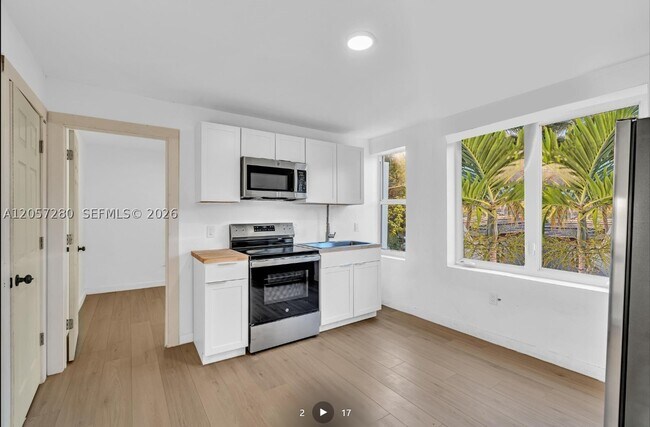 Photo - 709 SW 4th St Unit 4