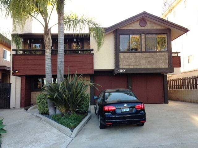 Building Photo - Vaulted ceiling & large bedroom in this sp... Unit G Rental