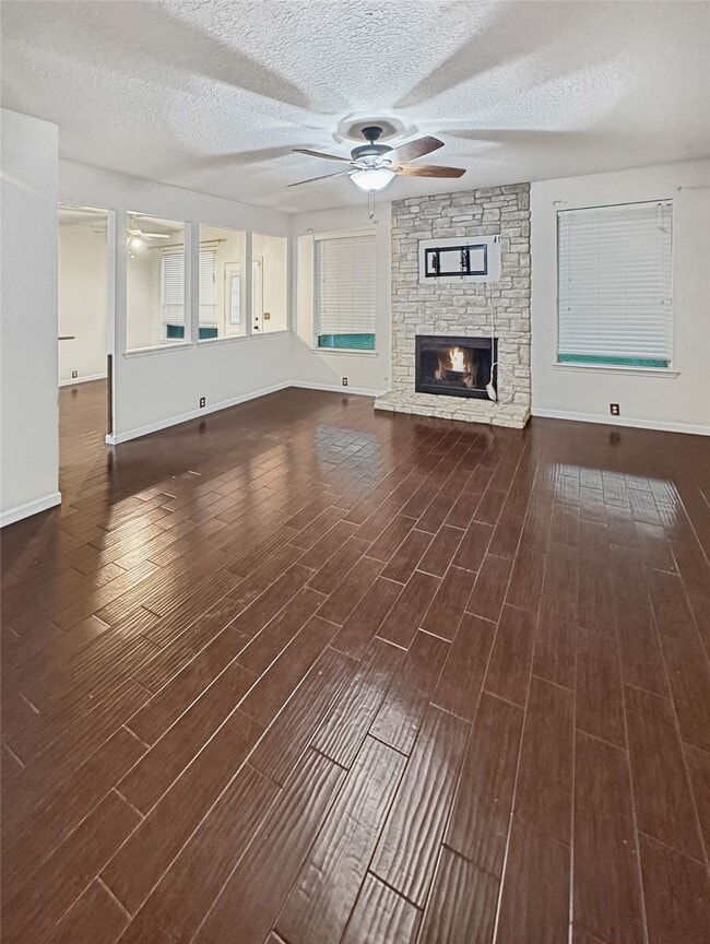 Photo - 18707 Woodbreeze Dr