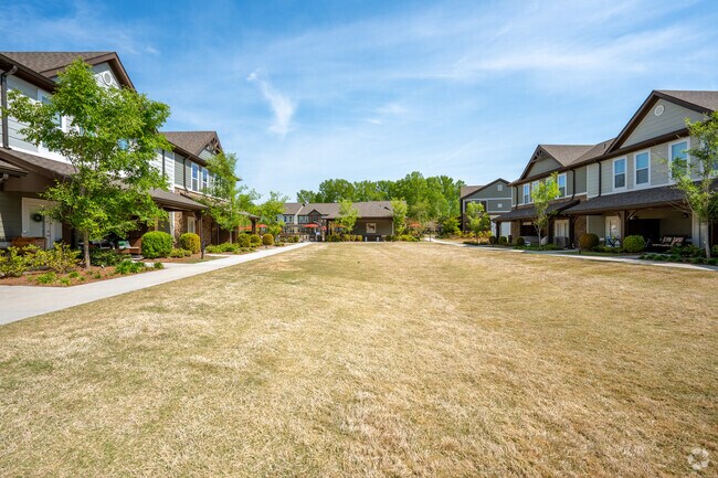Townhouse Greenspace - The Falls at Forsyth