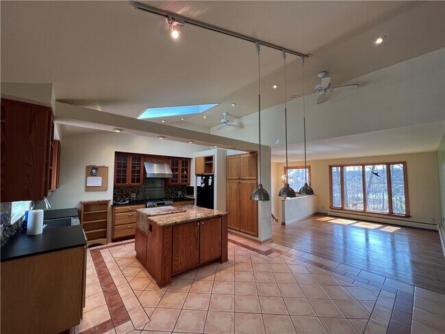 Photo - 340 Campbell Rd