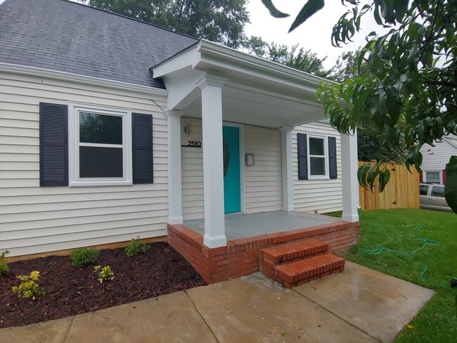 Photo - 2510 Jamaica Dr