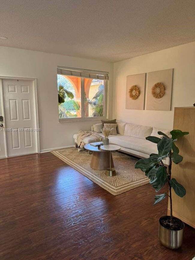 Photo - 1463 Banyan Way