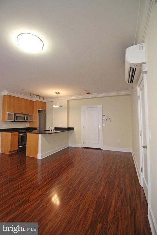 Building Photo - 1121 24th St NW Unit 302