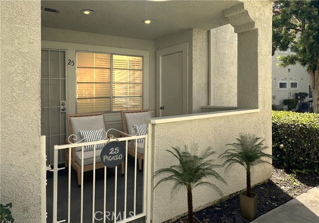 Building Photo - 25 Picazo Unit 103