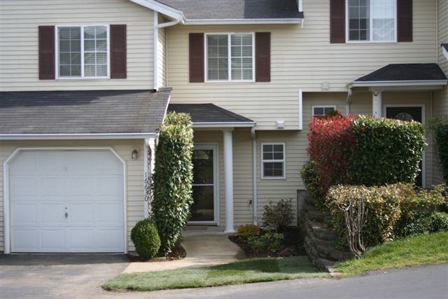 Building Photo - Charming 3-Bed, 2.5-Bath Townhouse near Evergreen Fairgrounds in Monroe