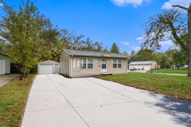 Building Photo - LaVista Home