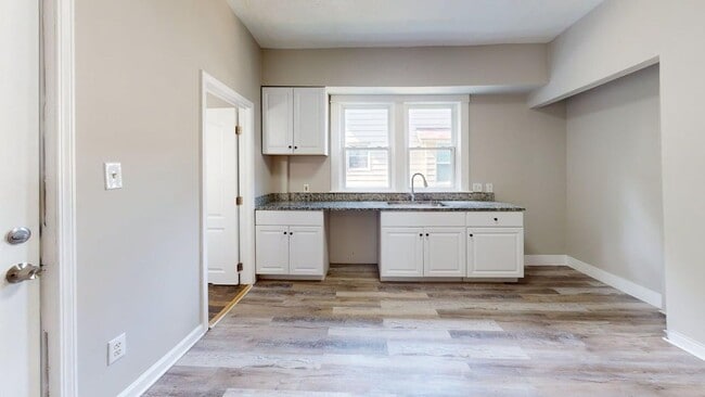 Photo - 982 Collinwood Ave
