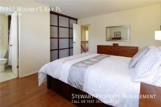 Photo - 732 Mooney's Bay Pl