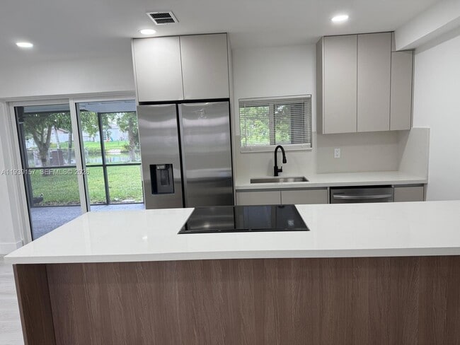 Photo - 5023 SW 93rd Ave