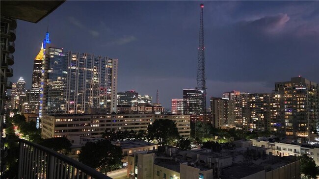 Photo - 943 Peachtree St NE Unidad 1210