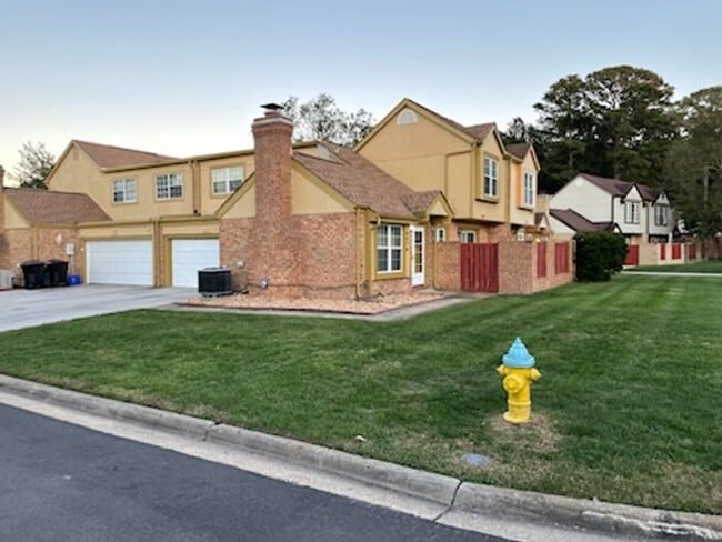 Building Photo - Great condo in great location