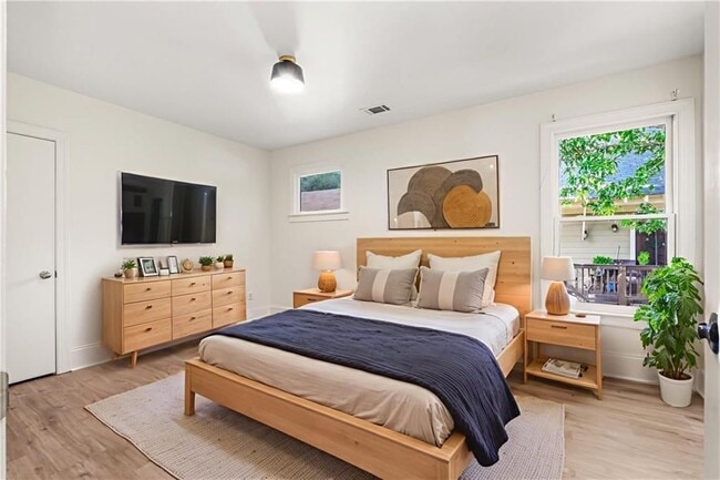 Photo - 94 Lucy St SE