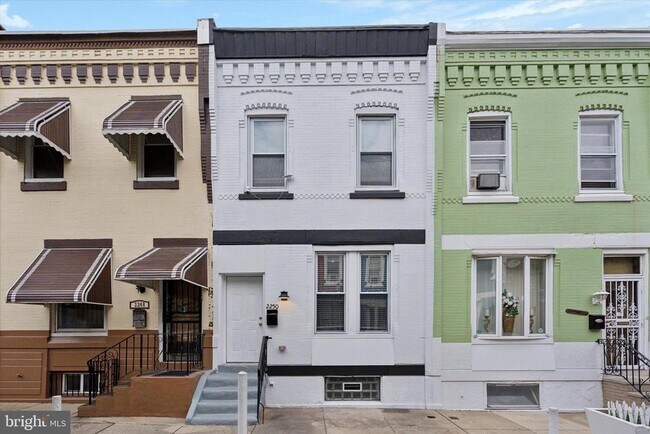 Photo - 2250 N Woodstock St