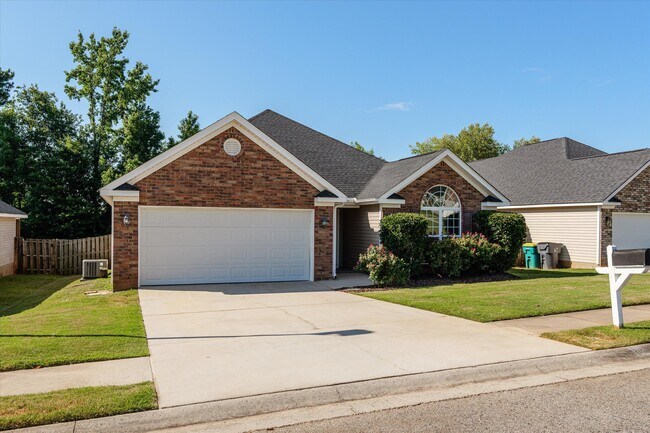 Photo - 570 Lory Ln