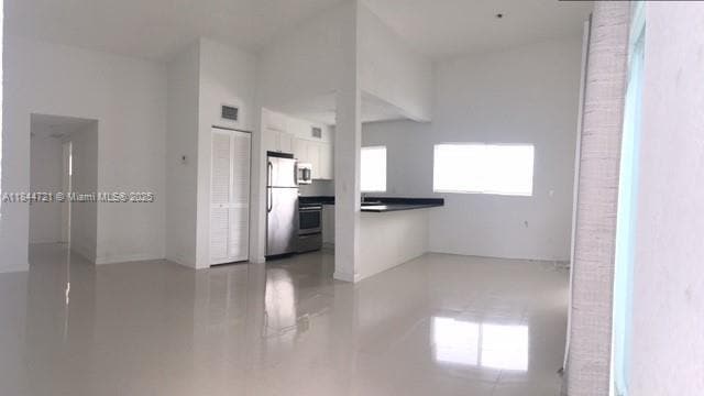 Photo - 8035 Crespi Blvd Unidad 1