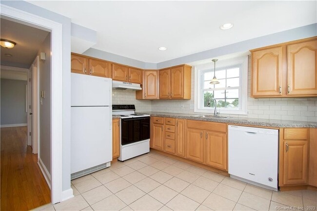 Photo - 983 Black Rock Tpke