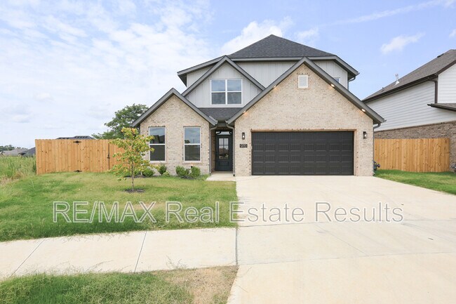 Photo - 970 Moksha St