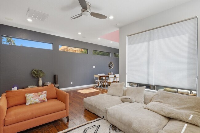 Photo - 1326 W 24th St