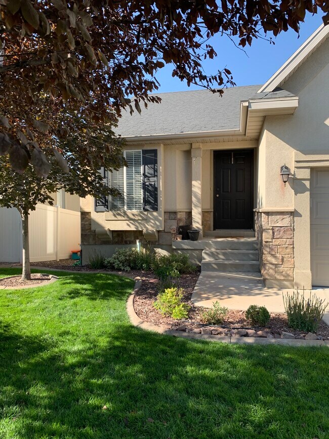 Front Yard - 3610 W Plymouth Rock Cv