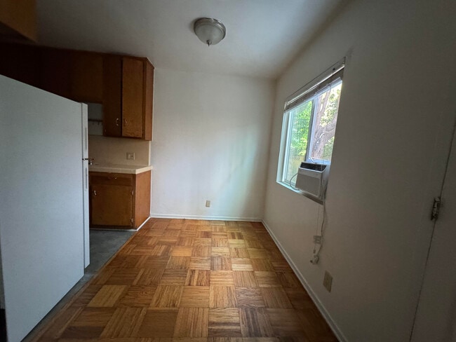 Building Photo - 1722 Armacost Ave Unit 1722 Armacost Ave one bedroom