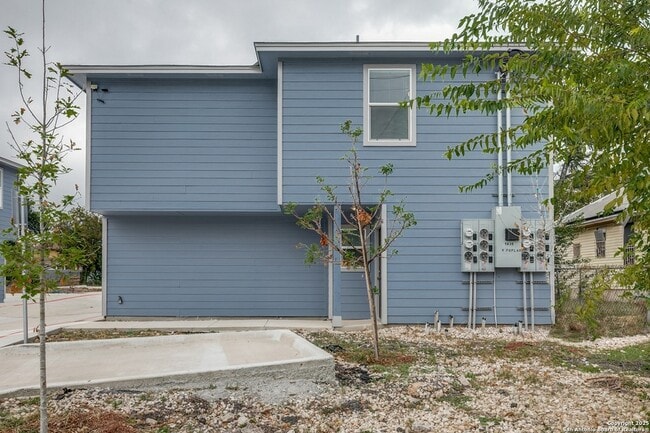 Photo - 1835 W Poplar St