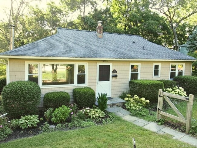 Building Photo - 14 Piney Point Ave